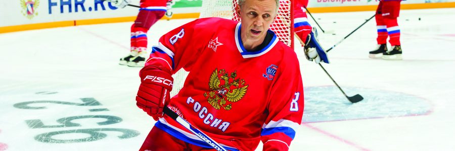 Игорь Ларионов (8) на хоккейном матче Россия - Финляндия. Полуфинал Лиги Легенд мирового хоккея. ВТБ Ледовый дворец, Москва. Репортаж