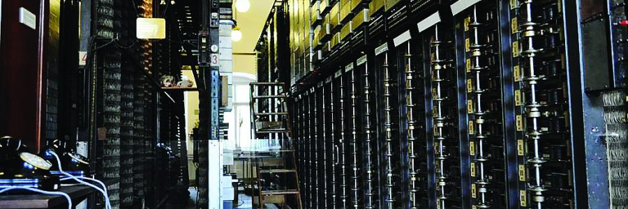 Коммутационное оборудование АТС в здании телефонного узла.