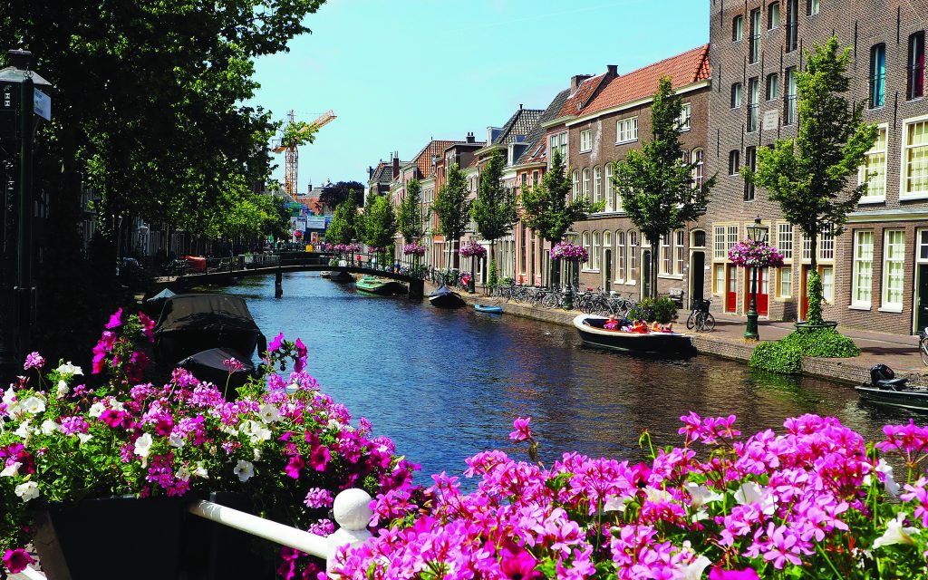 Houses_Netherlands_Rivers_Leiden_Canal_529781_3840x2400